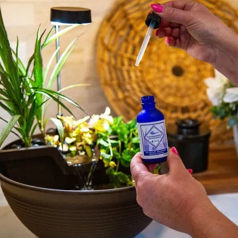 Precise dosing made easy with the glass dropper bottle.